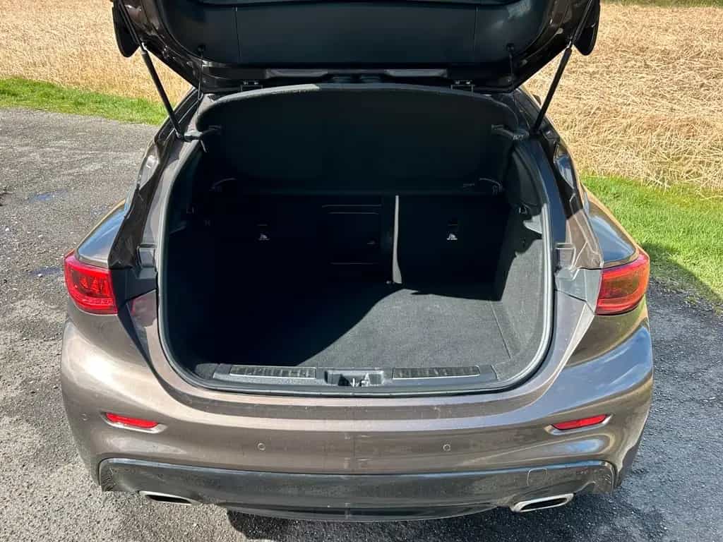 Infiniti Q30 2.2d Premium Navi Kamera Leder Memory 08/2019-photo-18