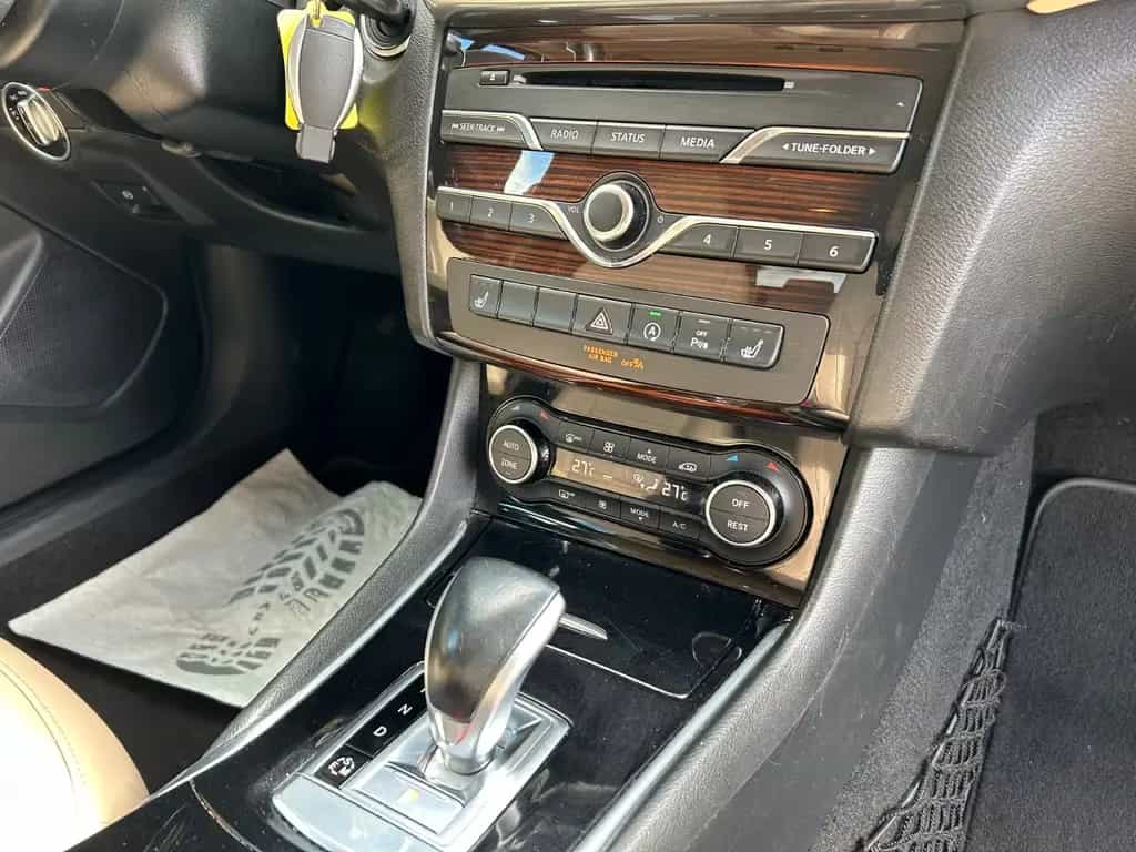 Infiniti Q30 2.2d Premium Navi Kamera Leder Memory 08/2019-photo-23
