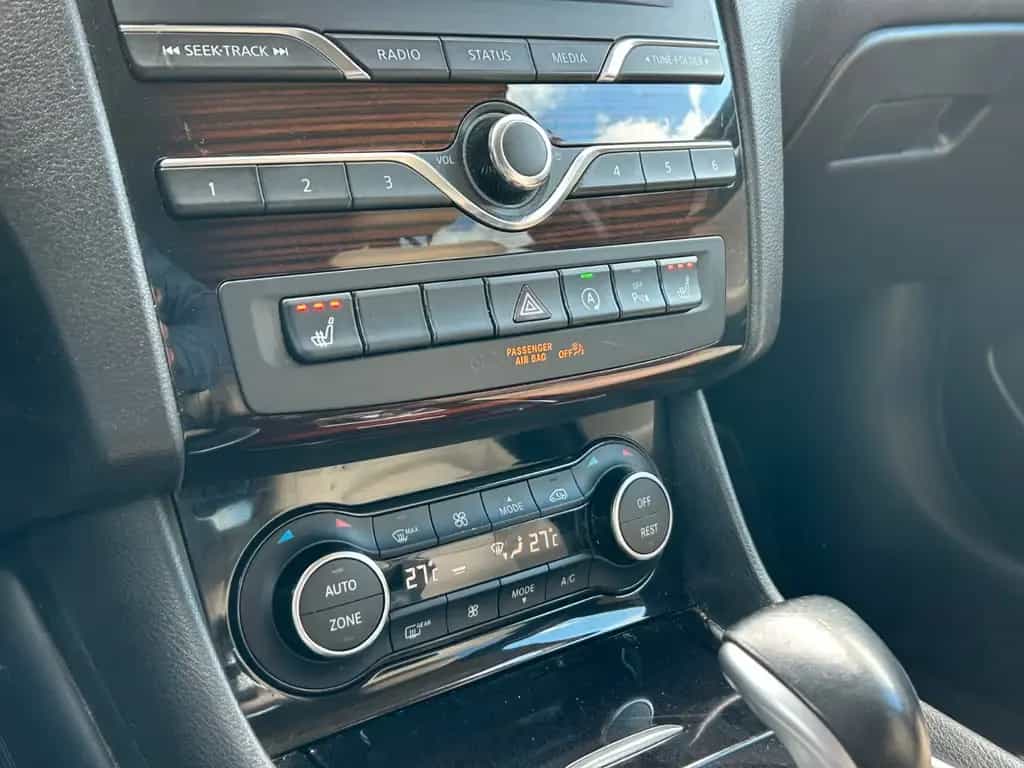 Infiniti Q30 2.2d Premium Navi Kamera Leder Memory 08/2019-photo-26