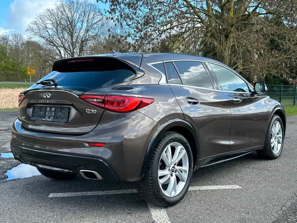 Infiniti Q30 2.2d Premium Navi Kamera Leder Memory 08/2019-photo-4