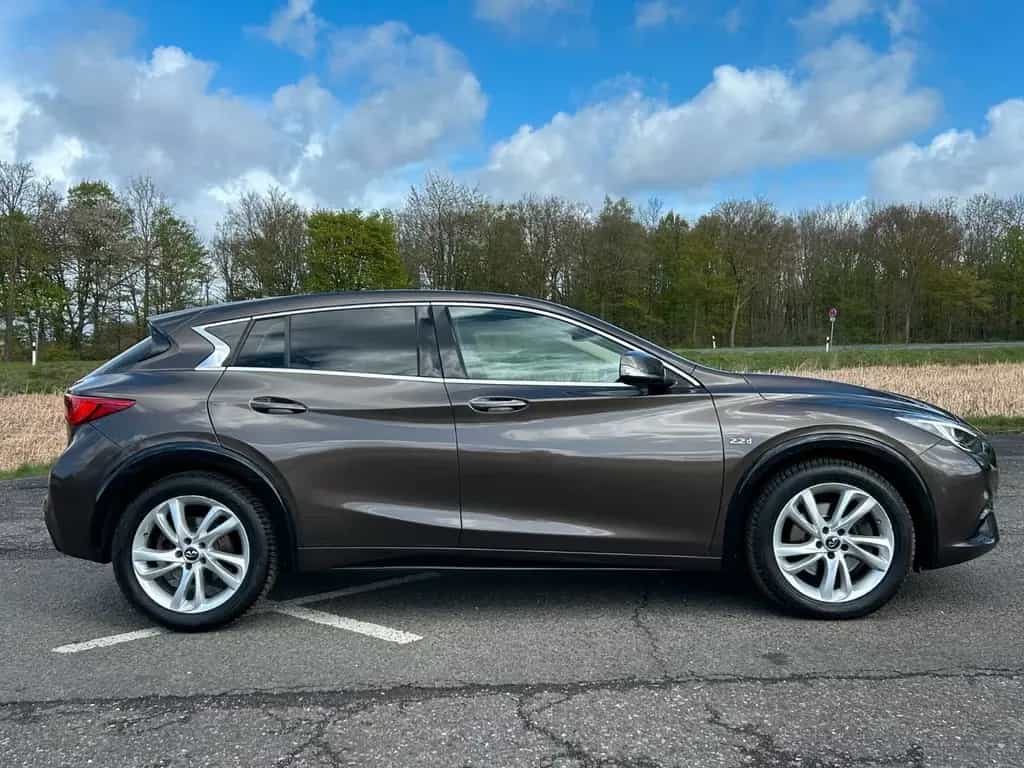 Infiniti Q30 2.2d Premium Navi Kamera Leder Memory 08/2019-photo-5