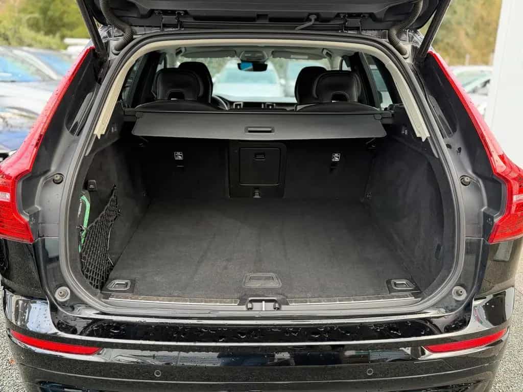Volvo XC60 B4 Core 2WD LED*KEYLESS*ACC*BLIS 02/2023-photo-4