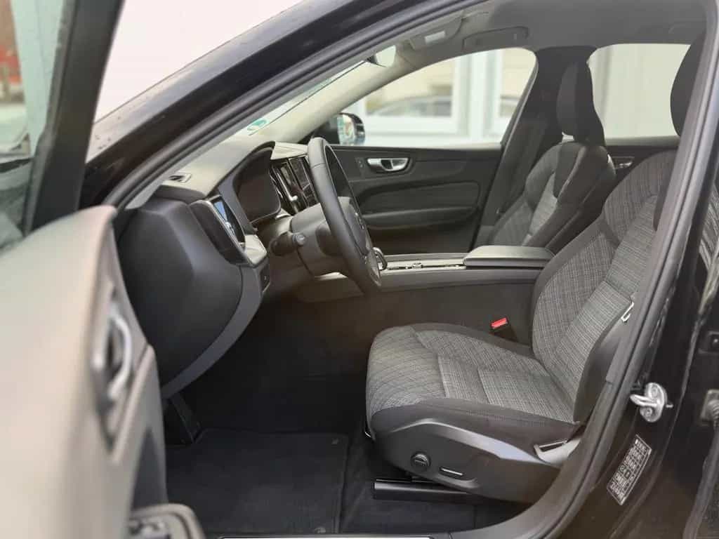 Volvo XC60 B4 Core 2WD LED*KEYLESS*ACC*BLIS 02/2023-photo-6