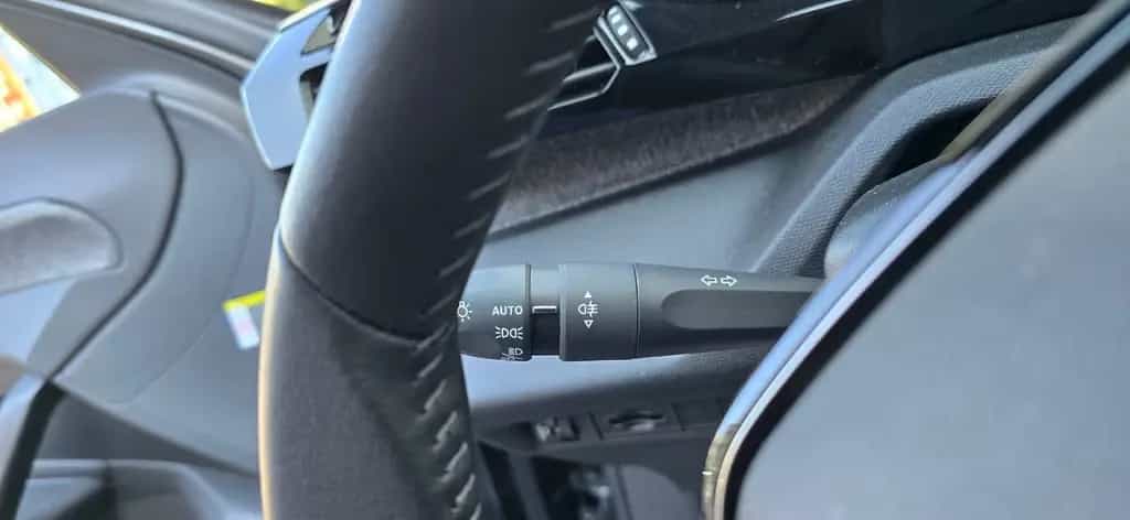 Peugeot 408 Allure Pack 130 EAT8*LHZ*SHZ*360°*Navi*LED* 03/2023-photo-16