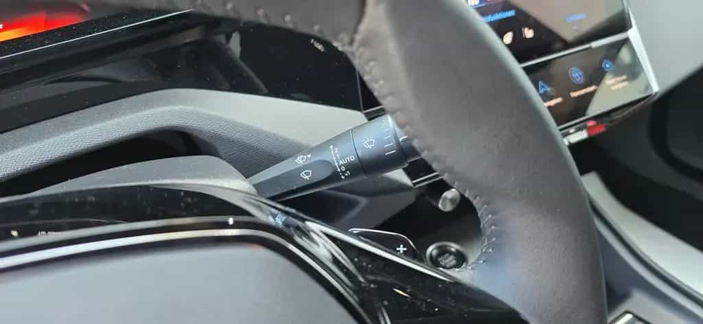 Peugeot 408 Allure Pack 130 EAT8*LHZ*SHZ*360°*Navi*LED* 03/2023-photo-17