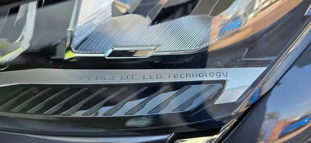Peugeot 408 Allure Pack 130 EAT8*LHZ*SHZ*360°*Navi*LED* 03/2023-photo-28