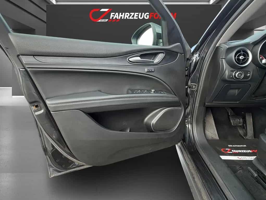 Alfa Romeo Stelvio Super Q4*Bi-Xenon*Leder*Sound Theatre 02/2019-photo-27