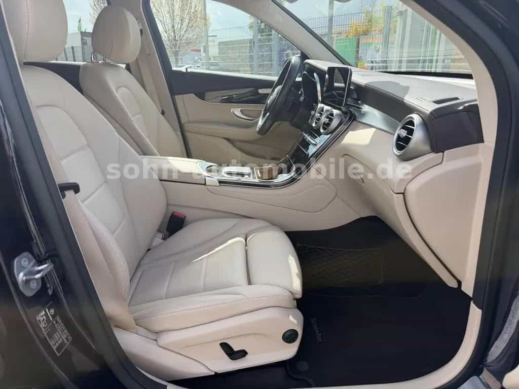 Mercedes-Benz GLC-Class 300 4M AMG-Line+MANUFAKTUR/1.Hand/Multib/RFK 03/2020-photo-17