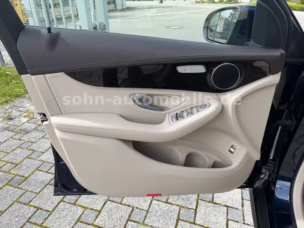 Mercedes-Benz GLC-Class 300 4M AMG-Line+MANUFAKTUR/1.Hand/Multib/RFK 03/2020-photo-33