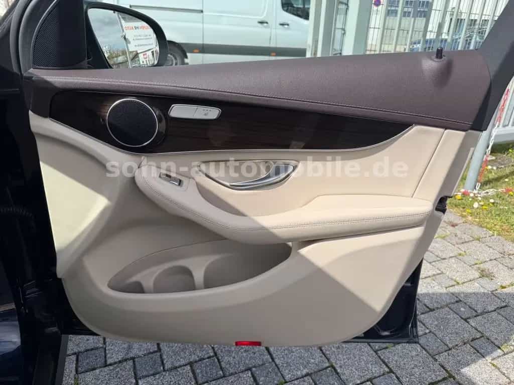 Mercedes-Benz GLC-Class 300 4M AMG-Line+MANUFAKTUR/1.Hand/Multib/RFK 03/2020-photo-34
