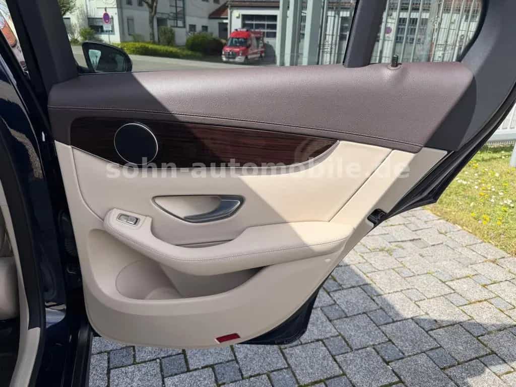 Mercedes-Benz GLC-Class 300 4M AMG-Line+MANUFAKTUR/1.Hand/Multib/RFK 03/2020-photo-36