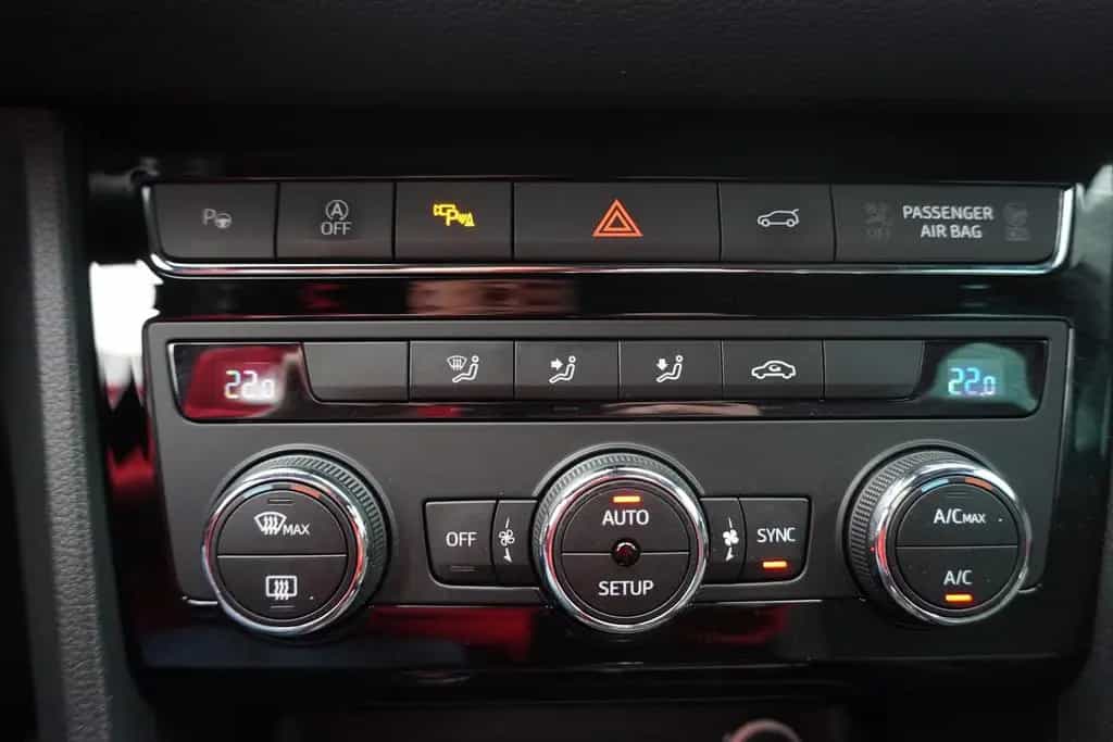 Seat Ateca 1.5 TSI Navi LED Pano Kam el.HK Alu AAC 12/2019-photo-25