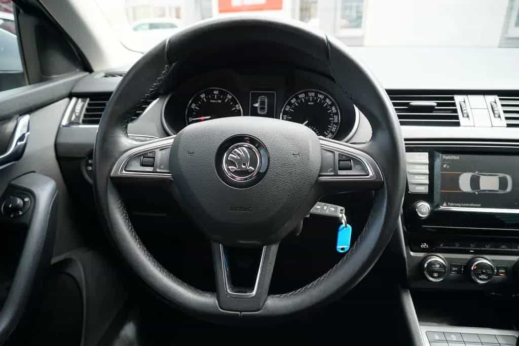 Skoda Octavia 1.0 Joy Bi-Xenon Tempomat Sitzheizung 11/2017-photo-11