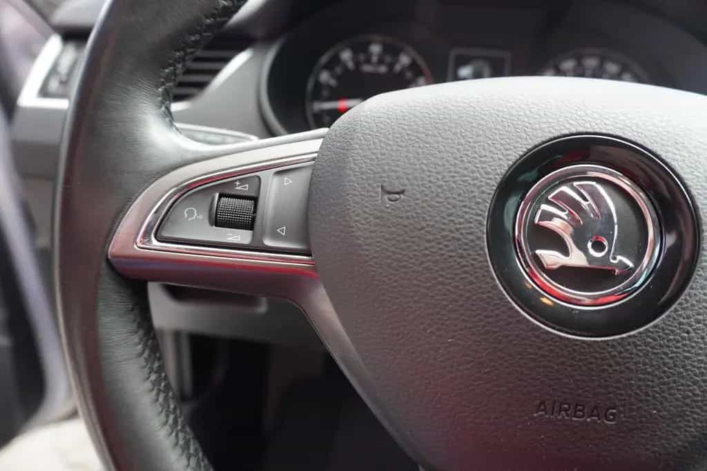 Skoda Octavia 1.0 Joy Bi-Xenon Tempomat Sitzheizung 11/2017-photo-12