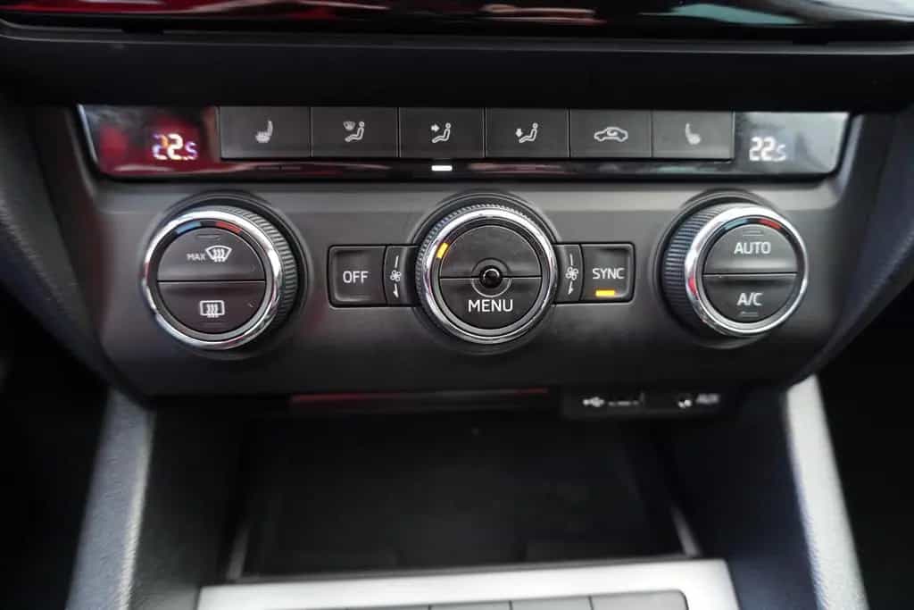 Skoda Octavia 1.0 Joy Bi-Xenon Tempomat Sitzheizung 11/2017-photo-20