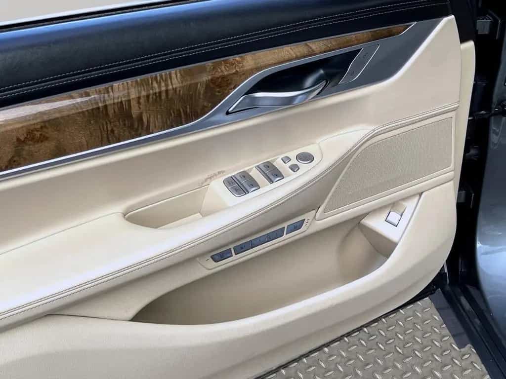 BMW 7 Series 750i xDrive LUXURY HEADUP MASSAGE LASER GARANTIE 03/2016-photo-36