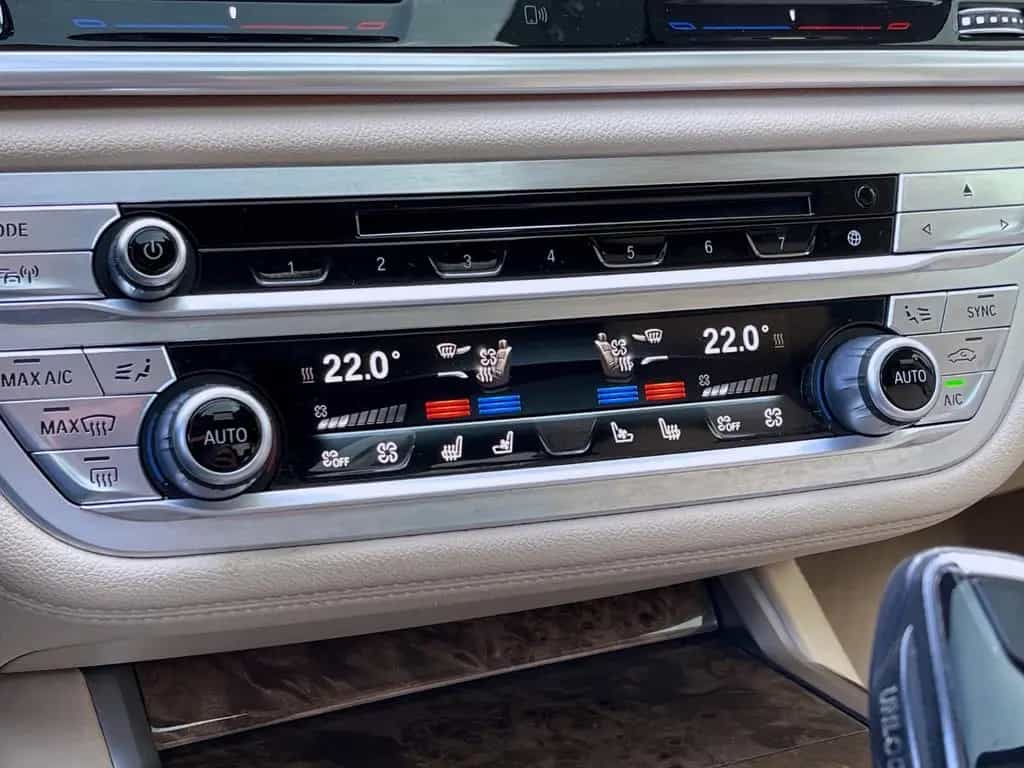 BMW 7 Series 750i xDrive LUXURY HEADUP MASSAGE LASER GARANTIE 03/2016-photo-43
