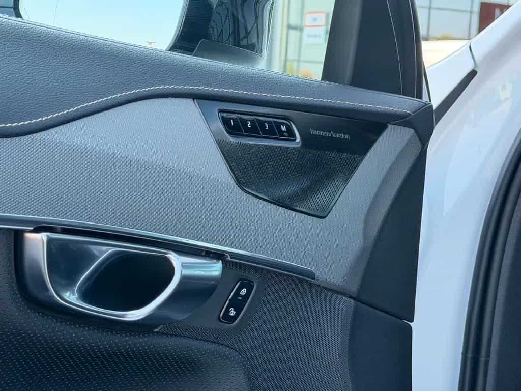 Volvo XC90 R Design AWD Leder Kamera Pano 7 Sitzer AHK 06/2021-photo-9