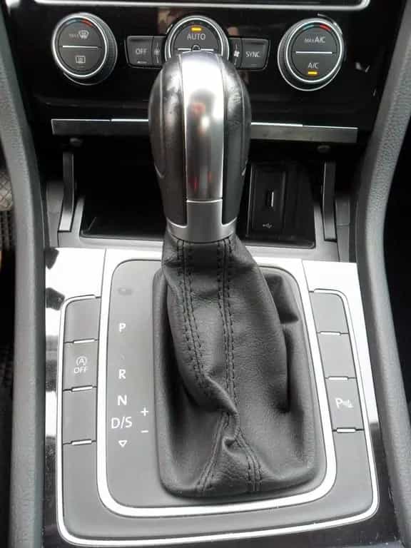 Volkswagen Golf 2.0 TDI DSG 5p. Executive BlueMo 04/2019-photo-6