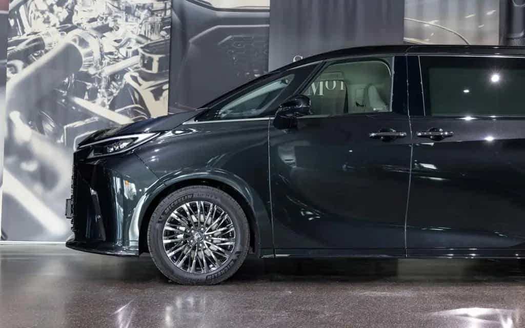 Lexus LM 350h LUXURY | 4-SEATS - FIRSTCLASS | NEW MY26 null-photo-2