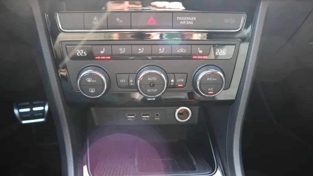 Seat Ateca FR 4Drive DSG LED 360° ACC DAB 02/2020-photo-29