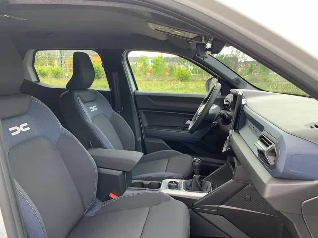 Dacia Duster JOURNEY TCe 130 4x4 KAMERA+NAVI+KLIMA 06/2025-photo-24