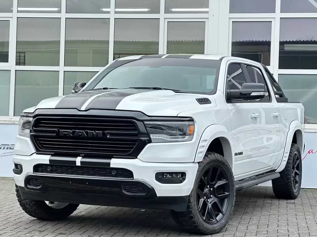 Dodge RAM 1500 Laramie 5,7L 4x4 12´Displ LED Pano 22´´ 03/2020-photo-0