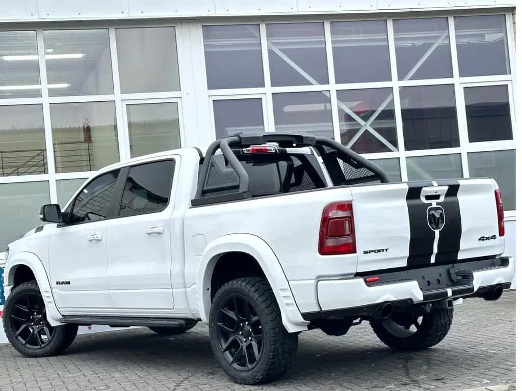 Dodge RAM 1500 Laramie 5,7L 4x4 12´Displ LED Pano 22´´ 03/2020-photo-1