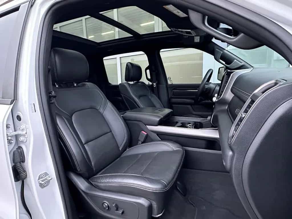 Dodge RAM 1500 Laramie 5,7L 4x4 12´Displ LED Pano 22´´ 03/2020-photo-14