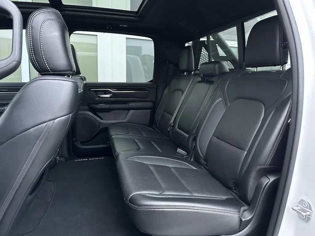 Dodge RAM 1500 Laramie 5,7L 4x4 12´Displ LED Pano 22´´ 03/2020-photo-16