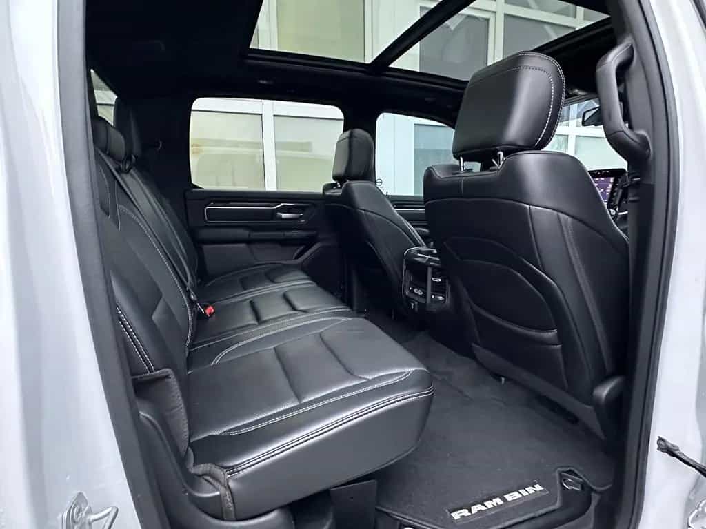 Dodge RAM 1500 Laramie 5,7L 4x4 12´Displ LED Pano 22´´ 03/2020-photo-17