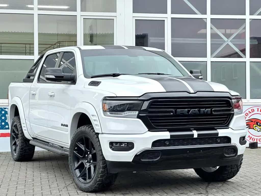 Dodge RAM 1500 Laramie 5,7L 4x4 12´Displ LED Pano 22´´ 03/2020-photo-2