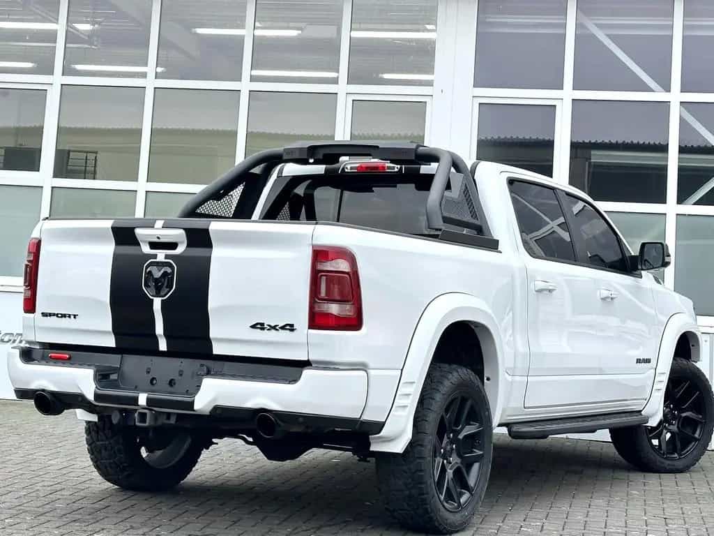Dodge RAM 1500 Laramie 5,7L 4x4 12´Displ LED Pano 22´´ 03/2020-photo-3