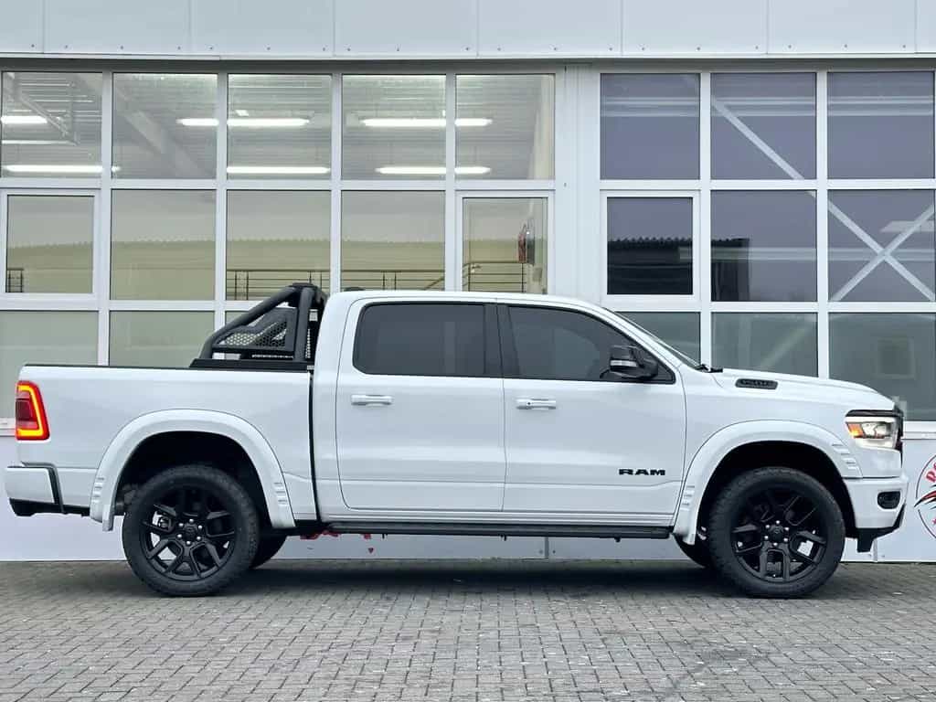 Dodge RAM 1500 Laramie 5,7L 4x4 12´Displ LED Pano 22´´ 03/2020-photo-5