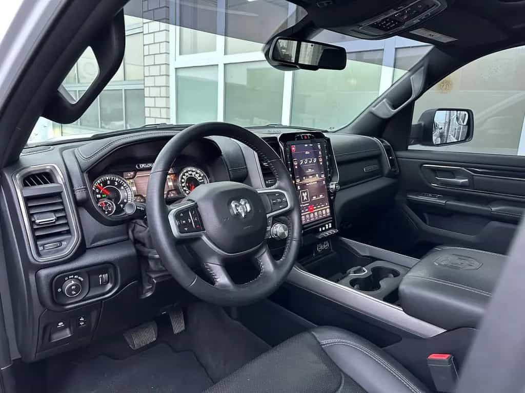 Dodge RAM 1500 Laramie 5,7L 4x4 12´Displ LED Pano 22´´ 03/2020-photo-7