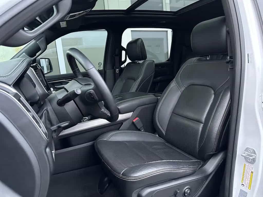 Dodge RAM 1500 Laramie 5,7L 4x4 12´Displ LED Pano 22´´ 03/2020-photo-9
