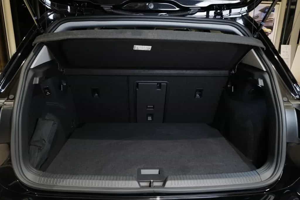 Volkswagen Golf VIII 1.5TSI Life StdHz AHK HKardon RKAM DCC 02/2023-photo-23