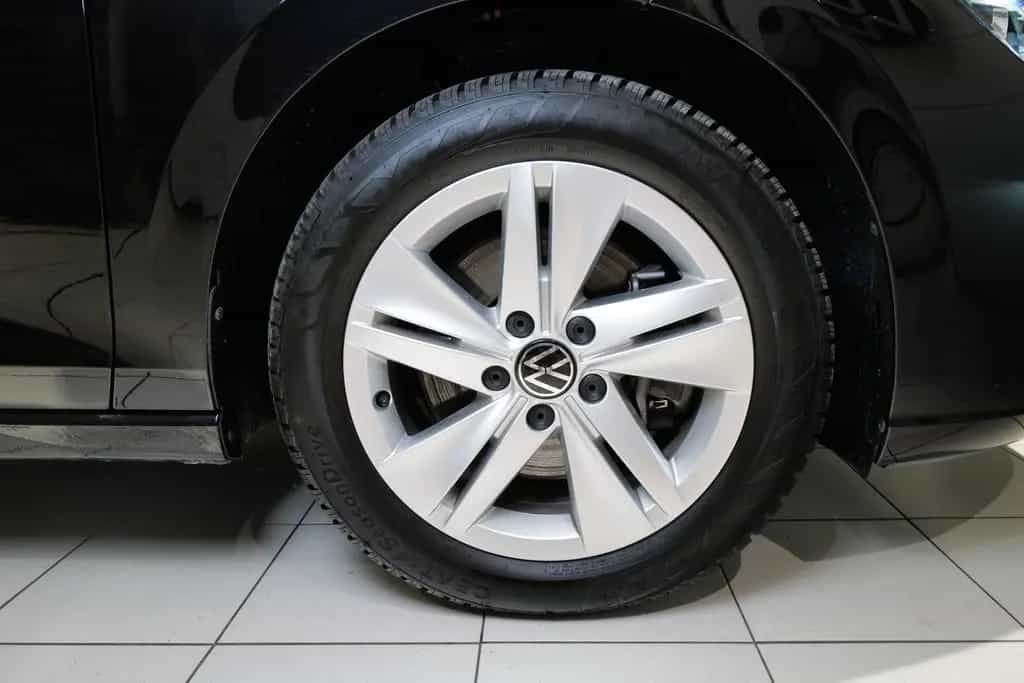 Volkswagen Golf VIII 1.5TSI Life StdHz AHK HKardon RKAM DCC 02/2023-photo-24