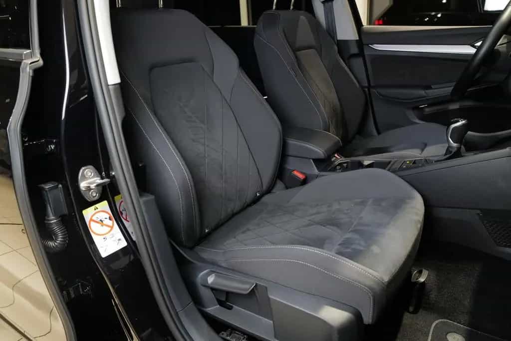 Volkswagen Golf VIII 1.5TSI Life StdHz AHK HKardon RKAM DCC 02/2023-photo-6
