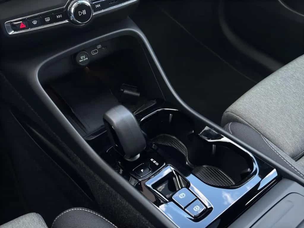 Volvo XC40 B3 Plus Black Edition/Navi/Pano/360K/20Zoll 06/2025-photo-18