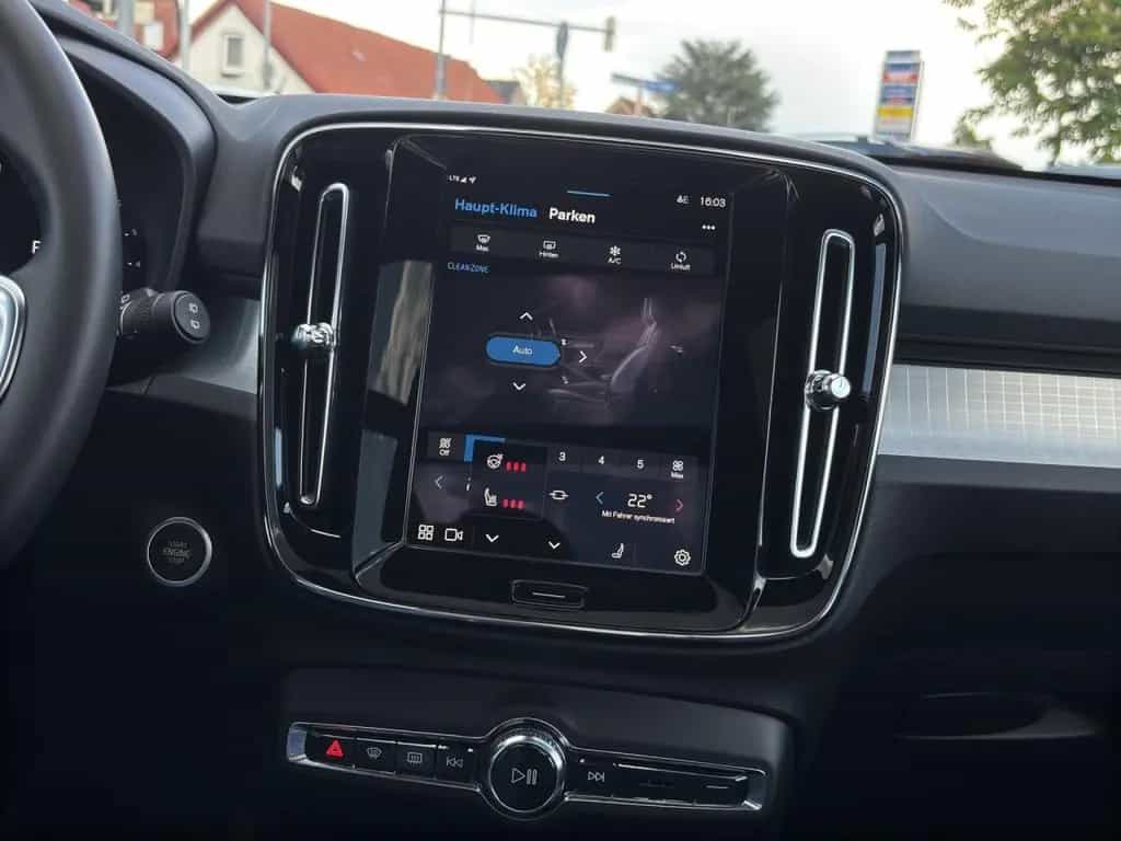 Volvo XC40 B3 Plus Black Edition/Navi/Pano/360K/20Zoll 06/2025-photo-20