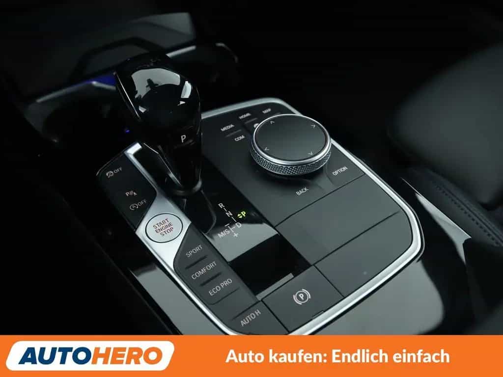 BMW M135 i xDrive Aut.*NAV*HUD*LED*TEMP*PDC*SHZ*ALU* 04/2021-photo-22