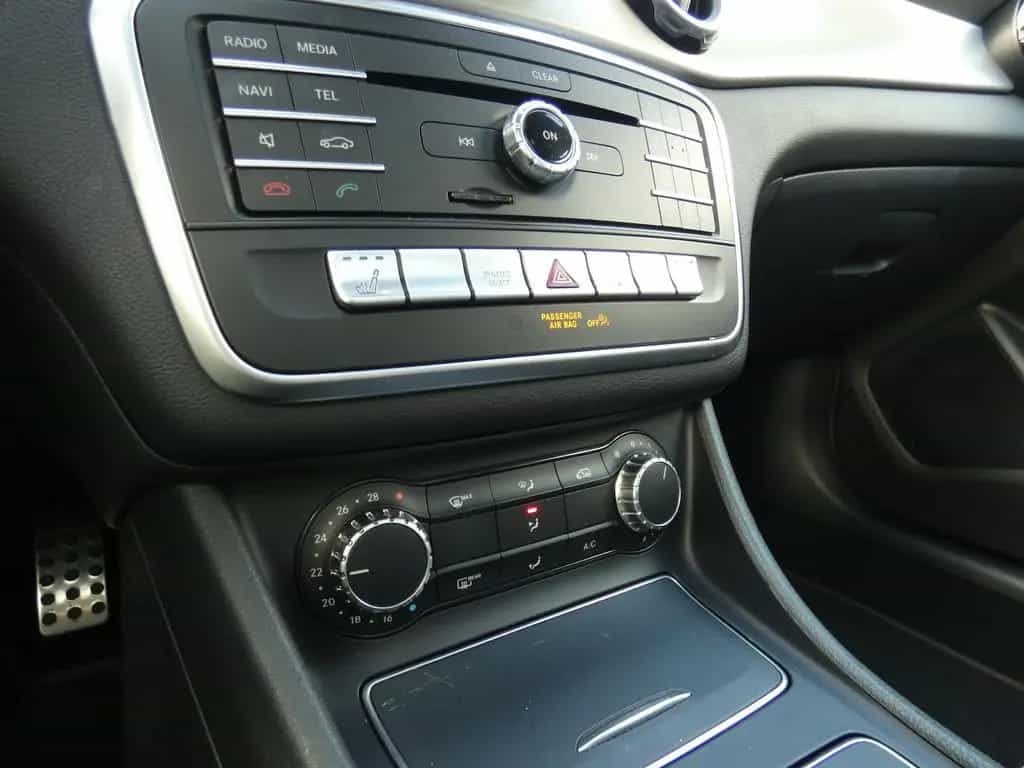 Mercedes-Benz GLA-Class 200 Automatik AMG-Line *NAVI*KLIMA*ALU*PDC* 04/2019-photo-38