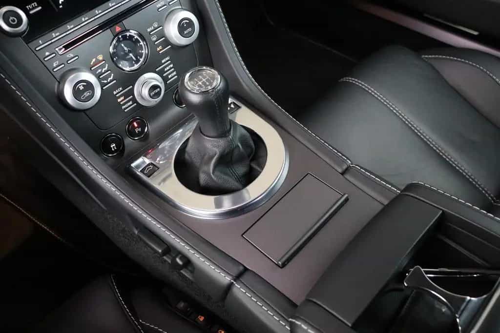 Aston Martin V8 Vantage Coupé 4.7 Schaltgetriebe/ Leder/ ONYX 04/2010-photo-13
