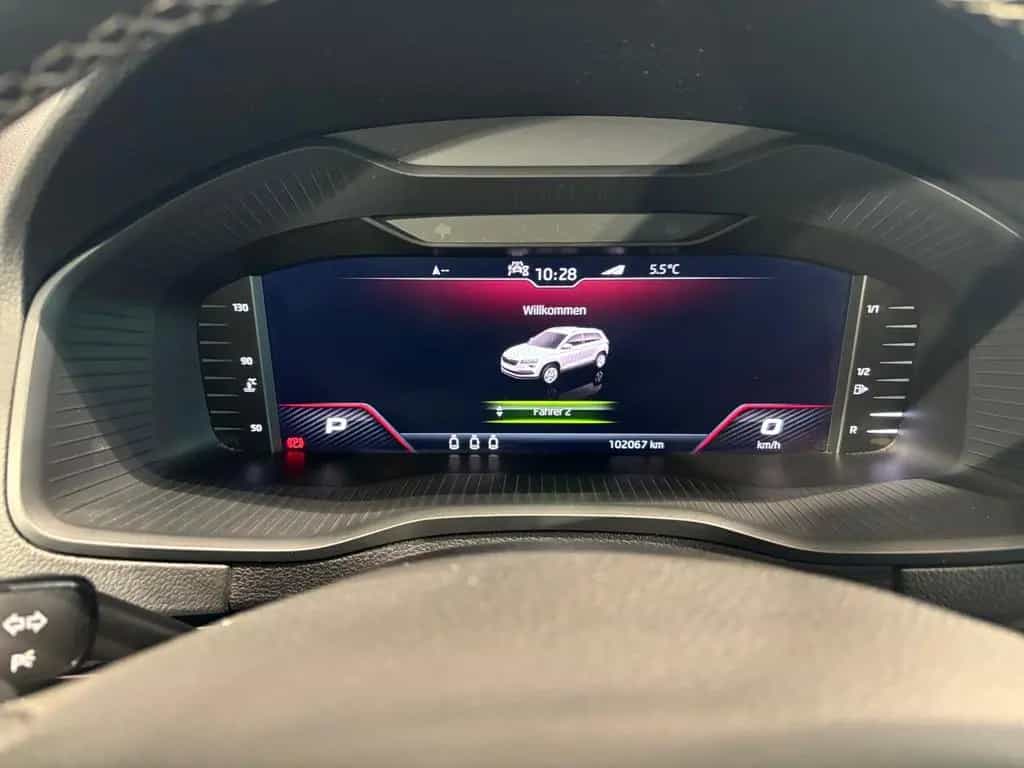 Skoda Karoq 2.0TSI Sport 4x4 1.HD AHK ACC LED DCC NAVI 10/2019-photo-12