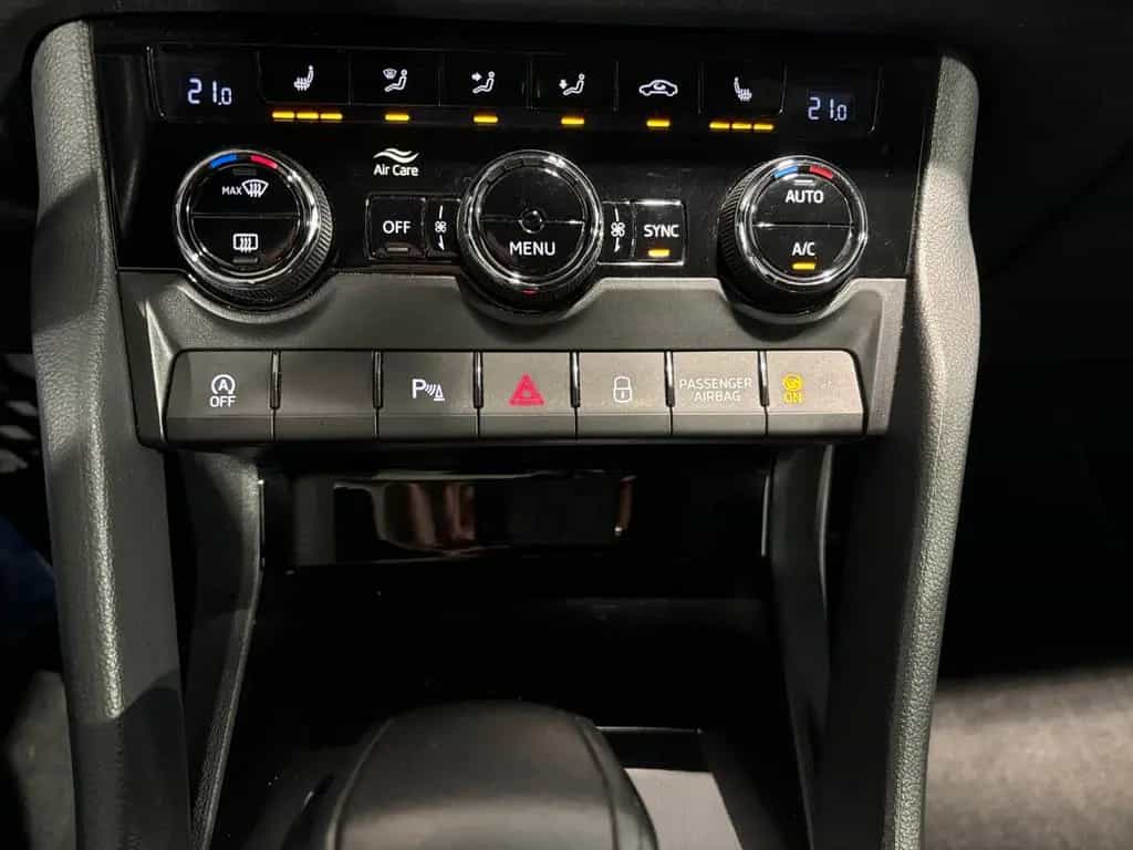 Skoda Karoq 2.0TSI Sport 4x4 1.HD AHK ACC LED DCC NAVI 10/2019-photo-14