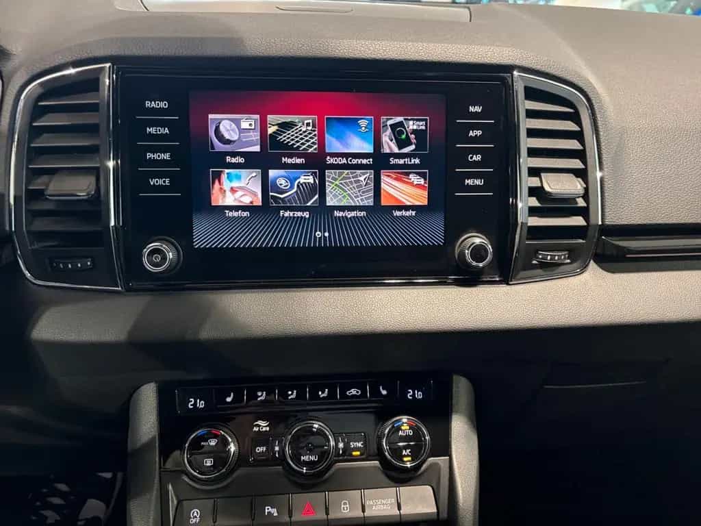 Skoda Karoq 2.0TSI Sport 4x4 1.HD AHK ACC LED DCC NAVI 10/2019-photo-20
