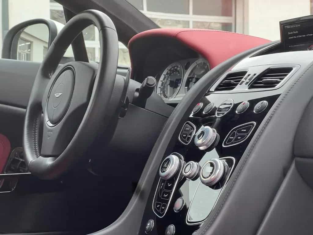 Aston Martin V8 Vantage Coupe*RFK nur 18TKM*wie NEU 03/2017-photo-23