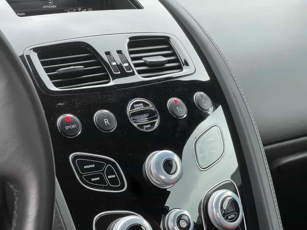 Aston Martin V8 Vantage Coupe*RFK nur 18TKM*wie NEU 03/2017-photo-29