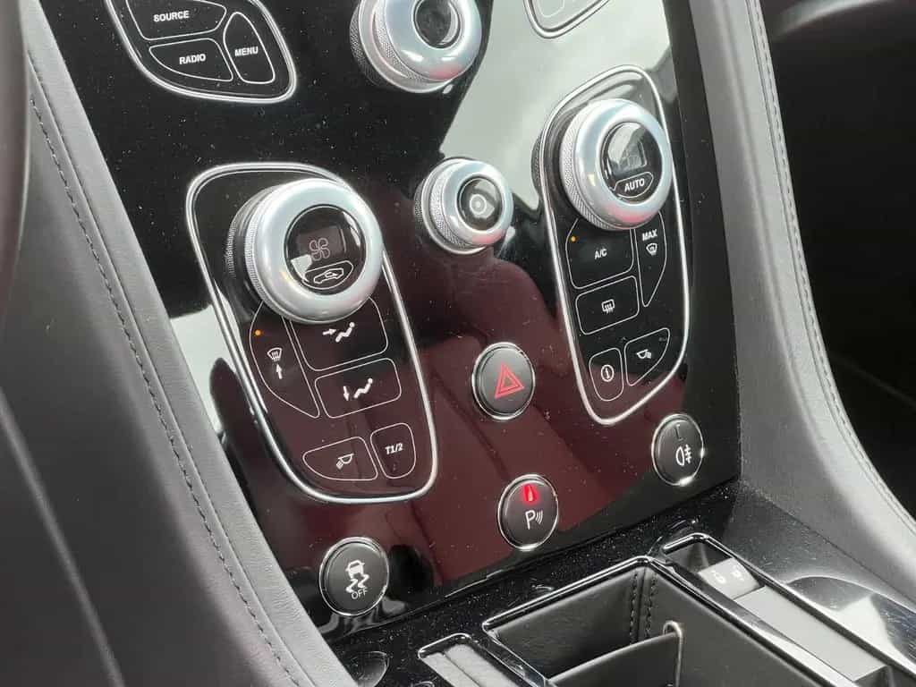 Aston Martin V8 Vantage Coupe*RFK nur 18TKM*wie NEU 03/2017-photo-30